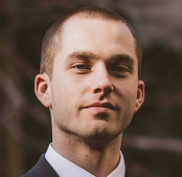 Thomas Whitfield, analyste en trading et spécialiste du marché crypto, en portrait